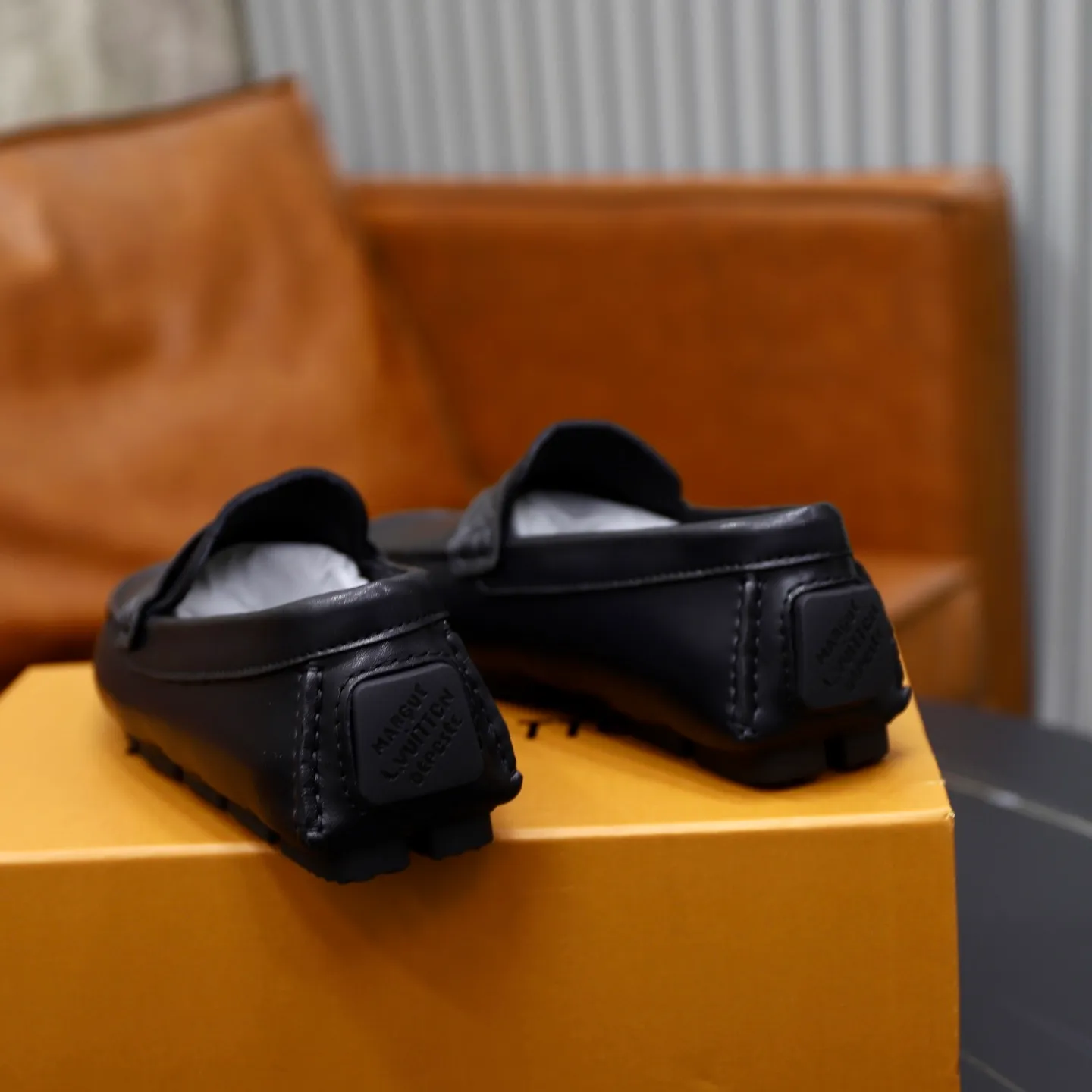 Ex-factory price: 460💰【LV】Louis Vuitton ⚠️High-end men’s driving and pedal series ⚠️38-44 (customized for 45) ⚠️All original cowhide leather! Thick and soft! Made entirely of calfskin lining! Rubber sheet anti-slip beanie sole! Three-dimensional package technology! Fashionable and classic! Handicrafts! Original high quality! Feel free to compare!